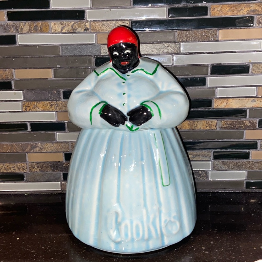“Mammy” cookie jar (rare).